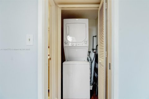 Condo in Pompano Beach, Florida, 2 bedrooms  № 2081442 - photo 18