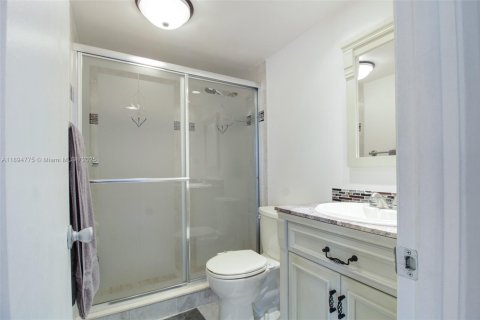 Condo in Pompano Beach, Florida, 2 bedrooms  № 2081442 - photo 19