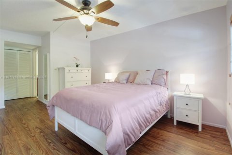 Condo in Pompano Beach, Florida, 2 bedrooms  № 2081442 - photo 13