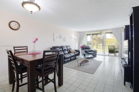 Condo in Pompano Beach, Florida, 2 bedrooms  № 2081442 - photo 6