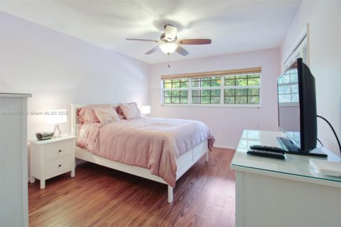 Condo in Pompano Beach, Florida, 2 bedrooms  № 2081442 - photo 12