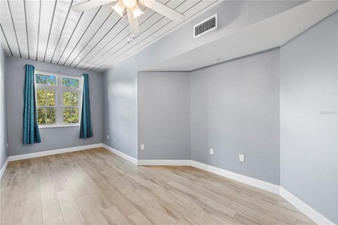Condo in Tampa, Florida, 2 bedrooms  № 2334245 - photo 18