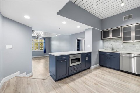 Condo in Tampa, Florida, 2 bedrooms  № 2334245 - photo 8
