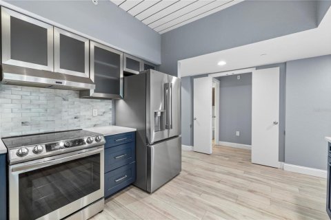 Condo in Tampa, Florida, 2 bedrooms  № 2334245 - photo 7