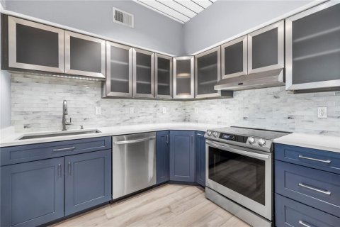 Condo in Tampa, Florida, 2 bedrooms  № 2334245 - photo 6