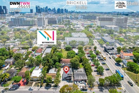 House in Miami, Florida 2 bedrooms, 455.59 sq.m. № 2042432