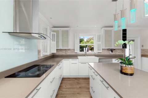 Villa ou maison à vendre à Miami, Floride: 2 chambres, 250.19 m2 № 2054359 - photo 16