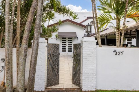 Villa ou maison à vendre à Miami, Floride: 2 chambres, 250.19 m2 № 2054359 - photo 4