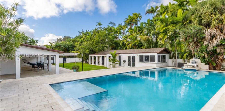 Villa ou maison à Miami, Floride 2 chambres, 250.19 m2 № 2054359