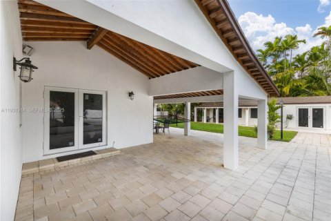 Villa ou maison à vendre à Miami, Floride: 2 chambres, 250.19 m2 № 2054359 - photo 13