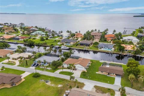 Villa ou maison à vendre à Port Charlotte, Floride: 4 chambres, 235.97 m2 № 1921297 - photo 2
