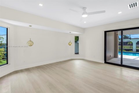 Villa ou maison à vendre à Port Charlotte, Floride: 4 chambres, 235.97 m2 № 1921297 - photo 22