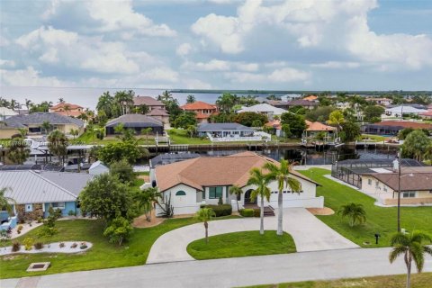 Villa ou maison à vendre à Port Charlotte, Floride: 4 chambres, 235.97 m2 № 1921297 - photo 1
