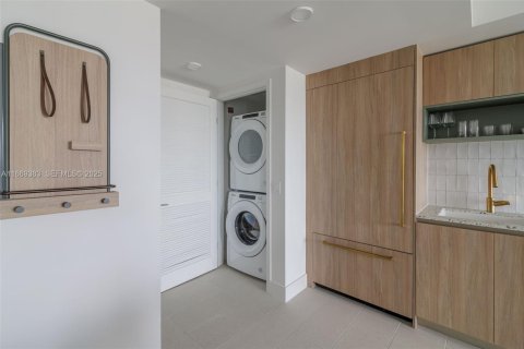 Condo in Miami, Florida, 1 bedroom № 2178540 - photo 16