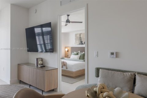 Condo in Miami, Florida, 1 bedroom № 2178540 - photo 17