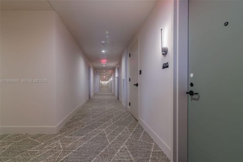 Condo in Miami, Florida, 1 bedroom № 2178540 - photo 27