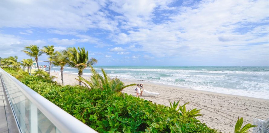 Condo in Hallandale Beach, Florida, 1 bedroom  № 2051596