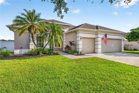 Villa ou maison à Land O' Lakes, Floride 4 chambres, 243.87 m2 № 2356140