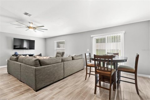 House in Haines City, Florida 3 bedrooms, 144.93 sq.m. № 2393405 - photo 11