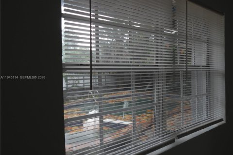 House in Miami, Florida 6 bedrooms, 121.79 sq.m. № 2001445 - photo 29