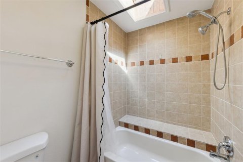 House in Casselberry, Florida 3 bedrooms, 130.99 sq.m. № 2425570 - photo 16