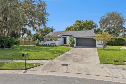 House in Casselberry, Florida 3 bedrooms, 130.99 sq.m. № 2425570 - photo 2