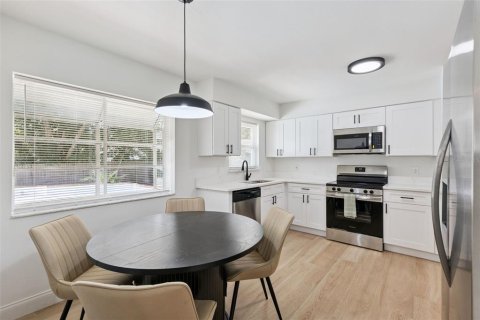 House in Casselberry, Florida 3 bedrooms, 130.99 sq.m. № 2425570 - photo 6