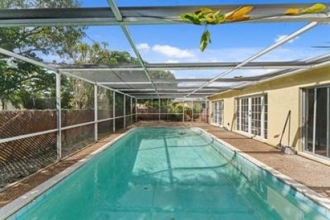 Villa ou maison à louer à Lauderdale Lakes, Floride: 3 chambres, 134.71 m2 № 1227680 - photo 1