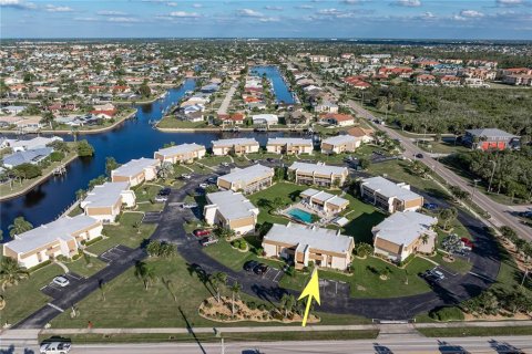 Купить кондоминиум в Пунта-Горда, Флорида 9 комнат, 103.49м2, № 2093728 - фото 2