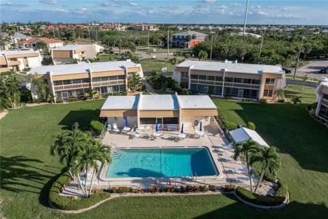 Купить кондоминиум в Пунта-Горда, Флорида 9 комнат, 103.49м2, № 2093728 - фото 6