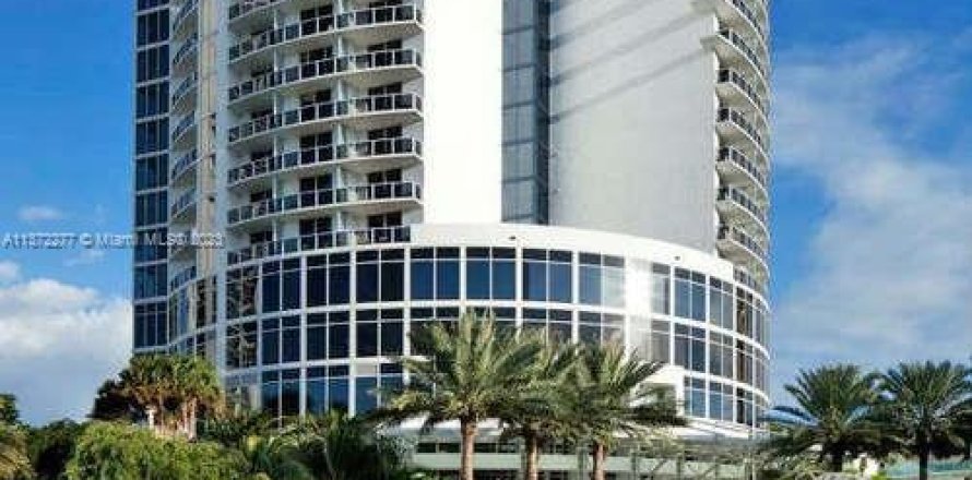 Condo in Sunny Isles Beach, Florida, 3 bedrooms № 1865120