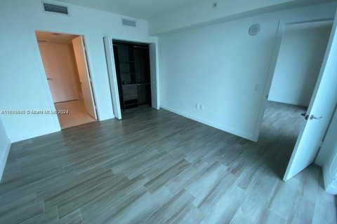 Condo in Miami, Florida, 1 bedroom  № 1862560 - photo 5