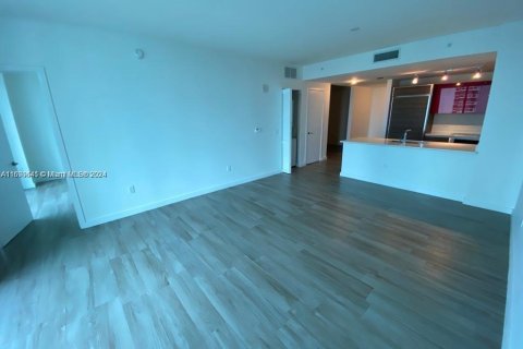 Condo in Miami, Florida, 1 bedroom  № 1862560 - photo 8
