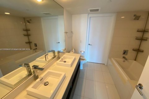 Condo in Miami, Florida, 1 bedroom  № 1862560 - photo 9