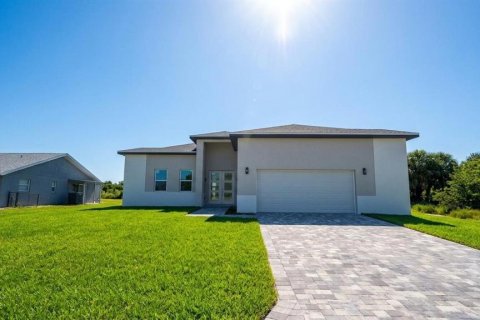 House in Port Charlotte, Florida 4 bedrooms, 182 sq.m. № 2299573