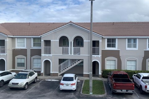 Condominio en alquiler en Homestead, Florida, 3 dormitorios, 109.81 m2 № 1990139 - foto 2