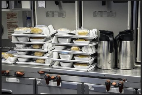 Propiedad comercial en venta en Miami, Florida № 1936794 - foto 1