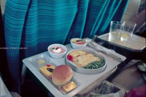 Propiedad comercial en venta en Miami, Florida № 1936794 - foto 3