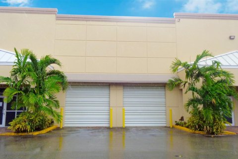 Immobilier commercial à louer à Sunrise, Floride № 810773 - photo 1