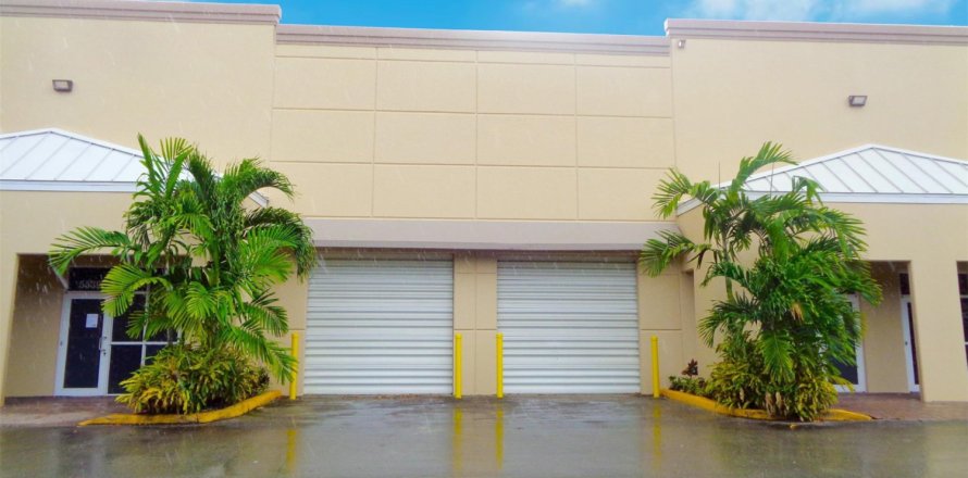 Immobilier commercial à Sunrise, Floride № 810773