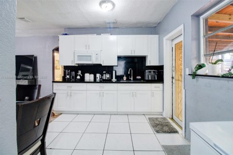 Купить виллу или дом в Хайалиа, Флорида 2 спальни, 92.07м2, № 1896531 - фото 13