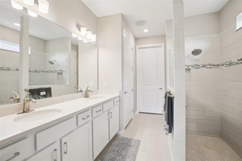 House in Wesley Chapel, Florida 4 bedrooms, 254.18 sq.m. № 1792661 - photo 5