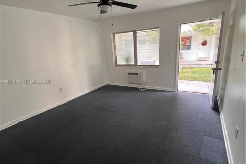 Снять в аренду виллу или дом в Норт-Майами-Бич, Флорида 444.82м2, № 2005750 - фото 7