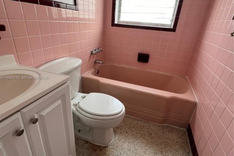 Снять в аренду виллу или дом в Норт-Майами-Бич, Флорида 444.82м2, № 2005750 - фото 8