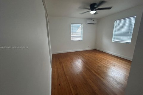 House in Hollywood, Florida 2 bedrooms № 1995773 - photo 6