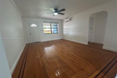 House in Hollywood, Florida 2 bedrooms № 1995773 - photo 5