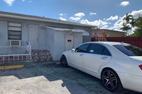 House in Hollywood, Florida 2 bedrooms № 1995773