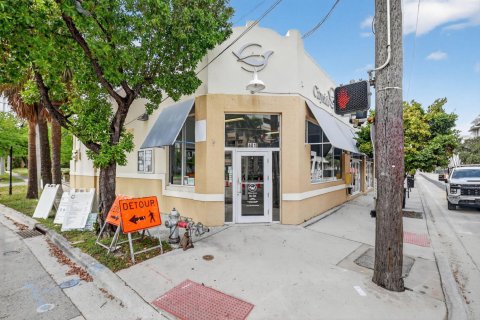 Commercial property in West Palm Beach, Florida № 2082150 - photo 2