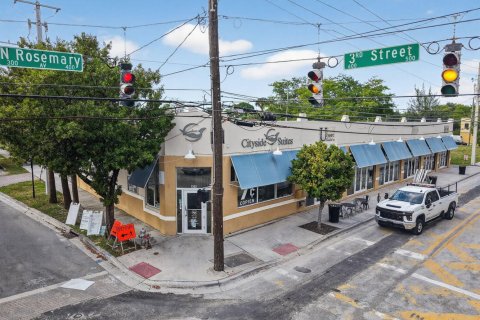 Commercial property in West Palm Beach, Florida № 2082150
