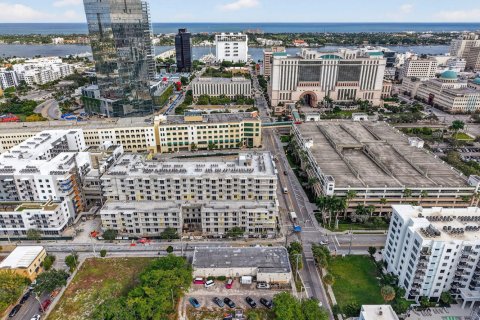 Commercial property in West Palm Beach, Florida № 2082150 - photo 9